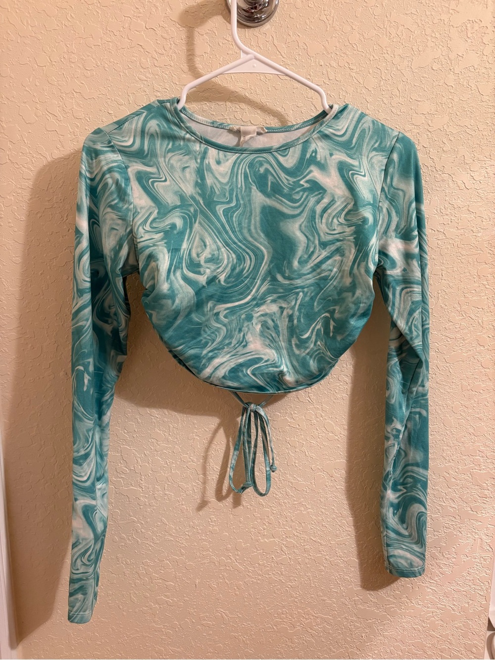 Full Tilt Teal Marble Tie-Back Long Sleeve Crop Top